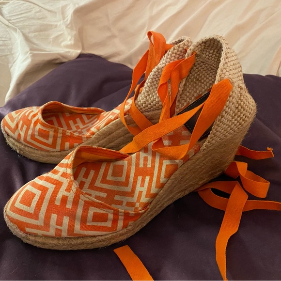 Tory Burch wrap wedge sandals - Picture 2 of 4
